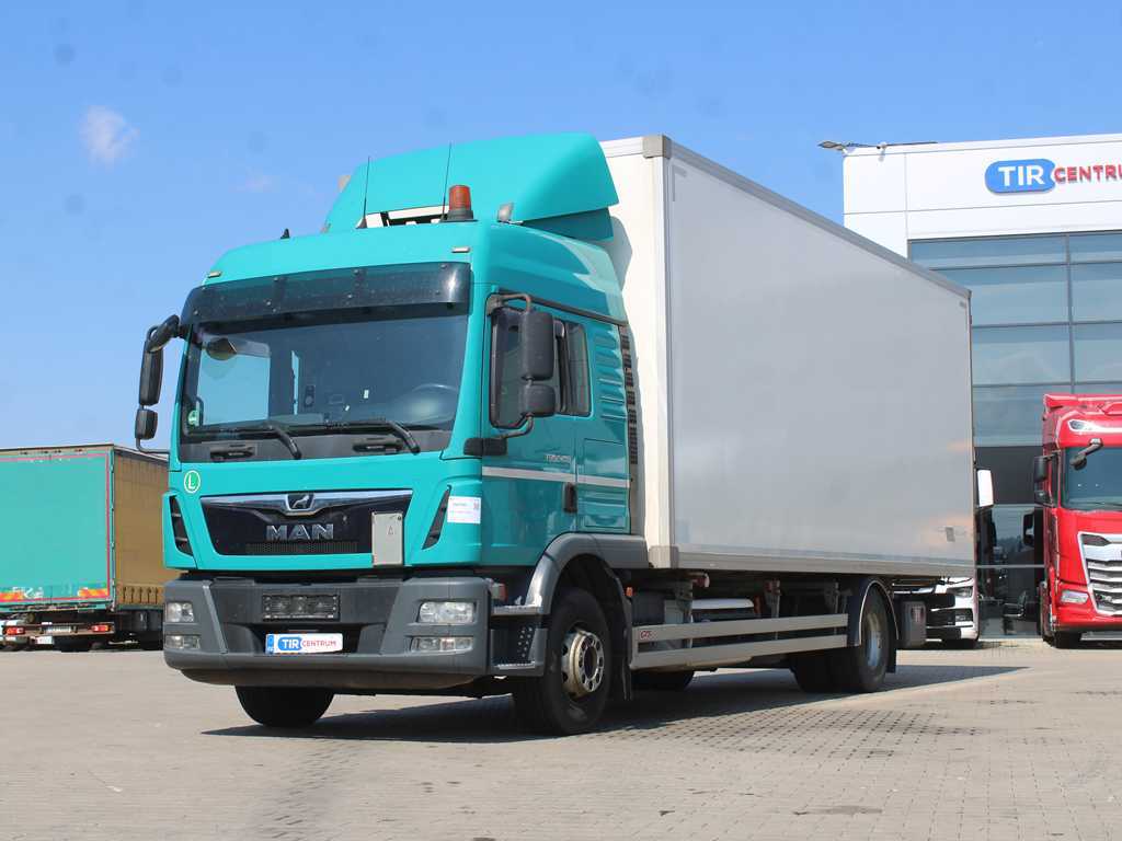 MAN TGM 15.250, CARRIER XARIOS 600, NAVIGACE, MAJÁK, EURO 6