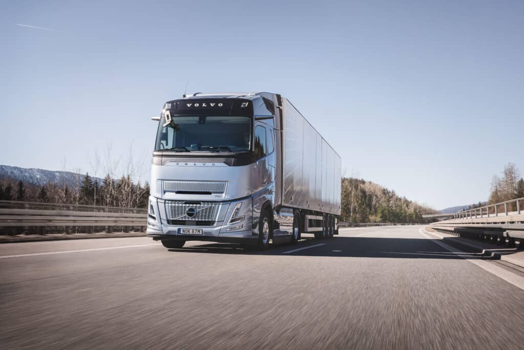 Volvo FH prodej tahačů – Volvo FH Aero na silnici