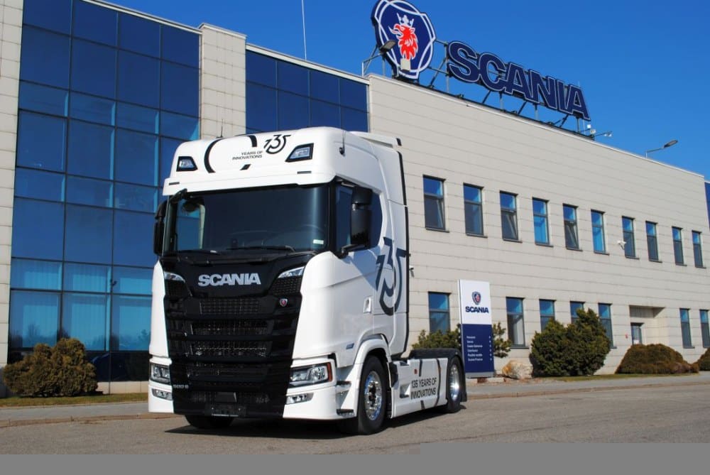 Limitovaná edice Scania V8 a prodej nákladních vozidel v TIR Centru