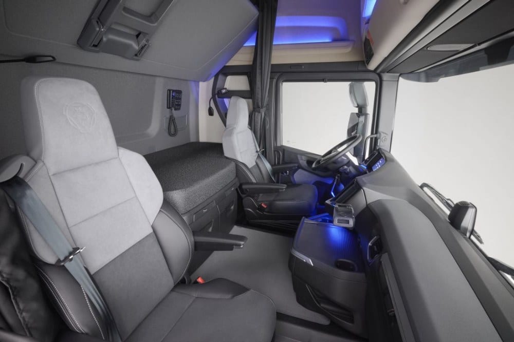 Interiér Scania Dynamic s ambientním osvětlením