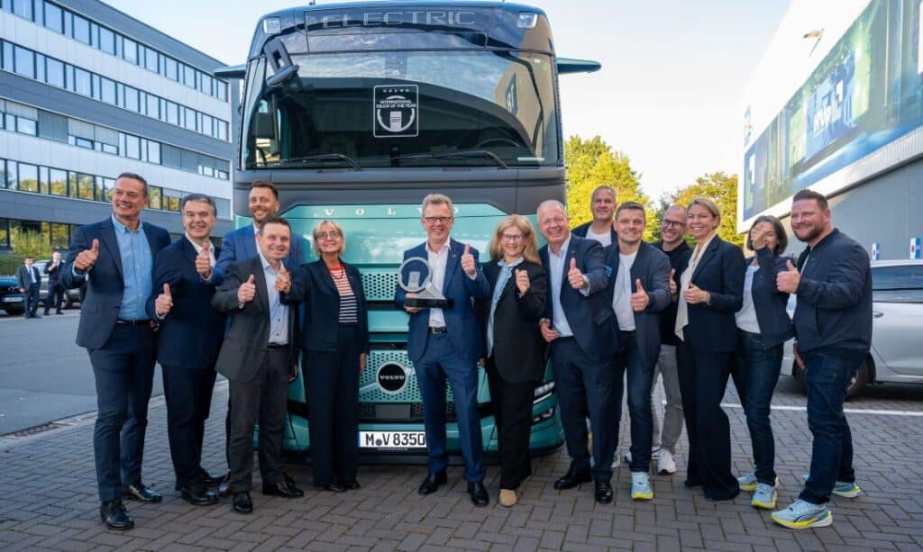Volvo Trucks přebírá ocenění International Truck of the Year 2027