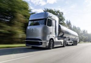 Egy Mercedes-Benz hidrogén-traktor 2 év múlva képes megjárni az utat