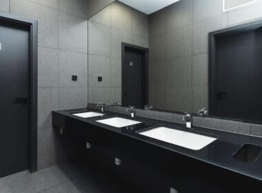 Background TIRCENTRUM - washroom