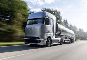 Vodíkový tahač Mercedes-Benz by mohl brázdit silnice za 2 roky