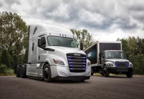 Daimler trucks elektrifikuje: představil skříňový náklaďák i tahač